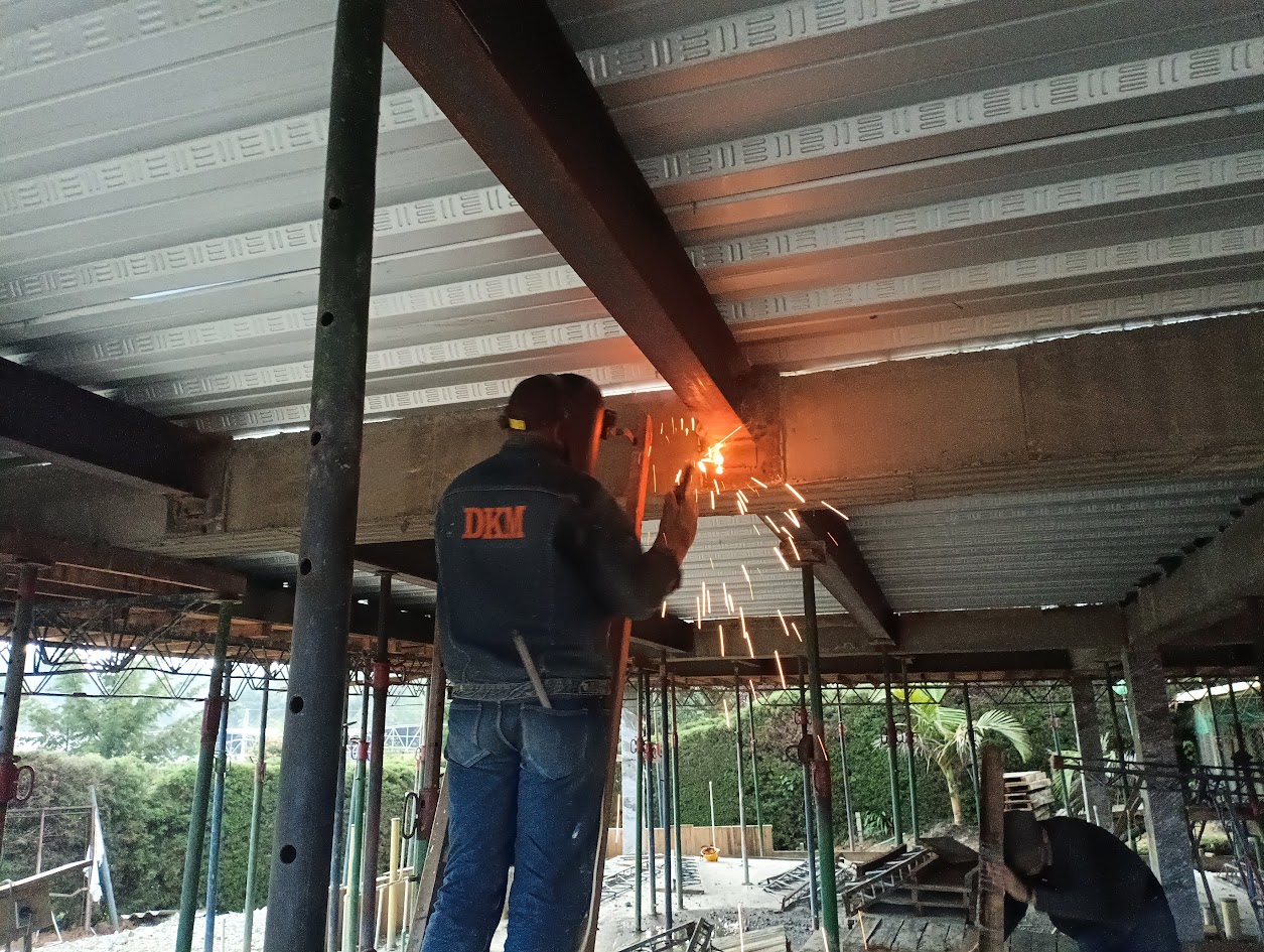 Profesionales de Constructora RB en proyecto