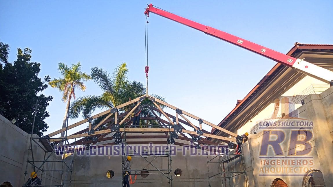 Proceso de Instalación de Cubierta en Madera usando Cerchas como soporte